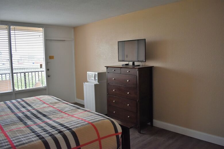 Hotel Apm Inn & Suites