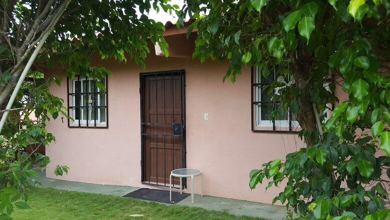 Bed & Breakfast Pink Palace Panama