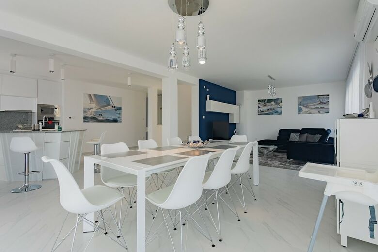 Villa Compass Luxury In A Natural Bay
