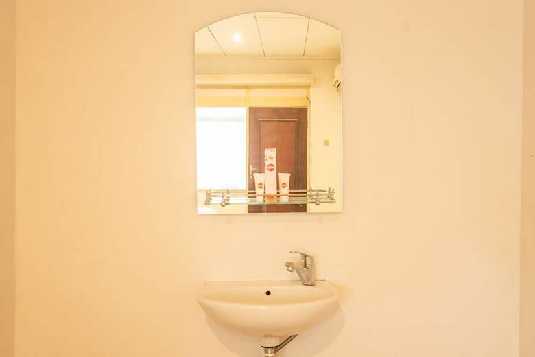 Hostal Oyo 1139 Rossan Villa 2