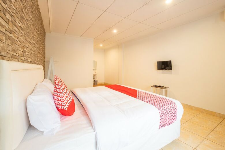 Hostal Oyo 1139 Rossan Villa 2