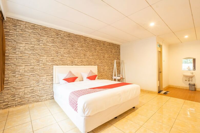 Hostal Oyo 1139 Rossan Villa 2