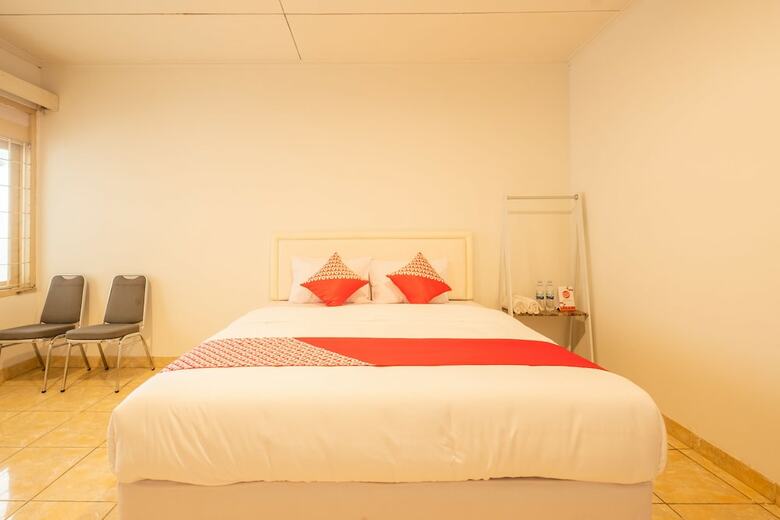 Hostal Oyo 1139 Rossan Villa 2