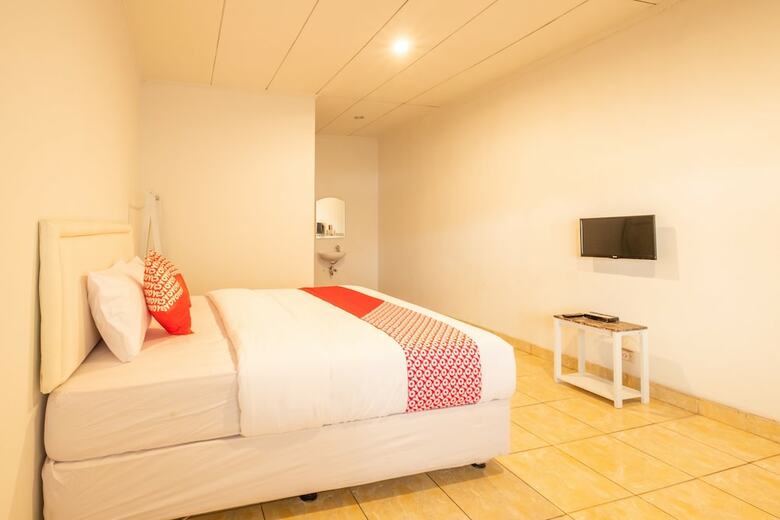 Hostal Oyo 1139 Rossan Villa 2