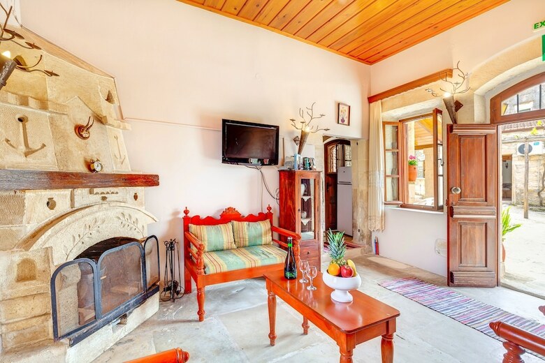 Villa Vereniki With Heated Pool