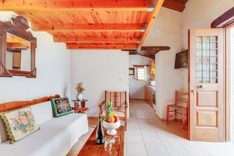 Villa Vereniki With Heated Pool