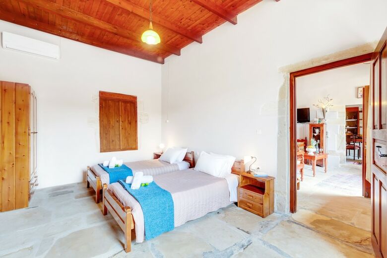 Villa Vereniki With Heated Pool