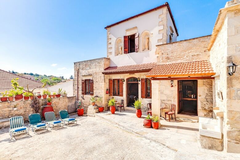 Villa Vereniki With Heated Pool