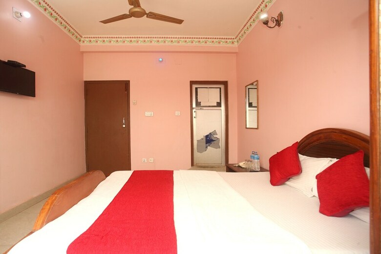 Oyo 366 Hotel Anmol