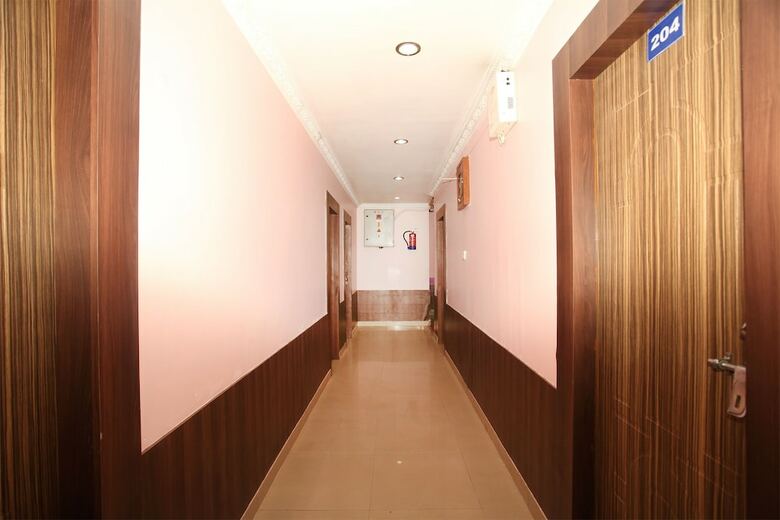 Oyo 366 Hotel Anmol