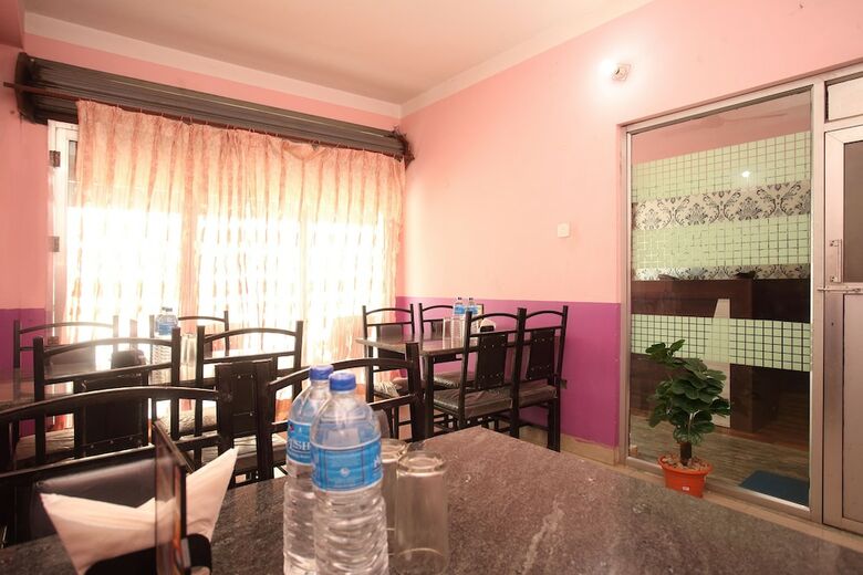 Oyo 366 Hotel Anmol