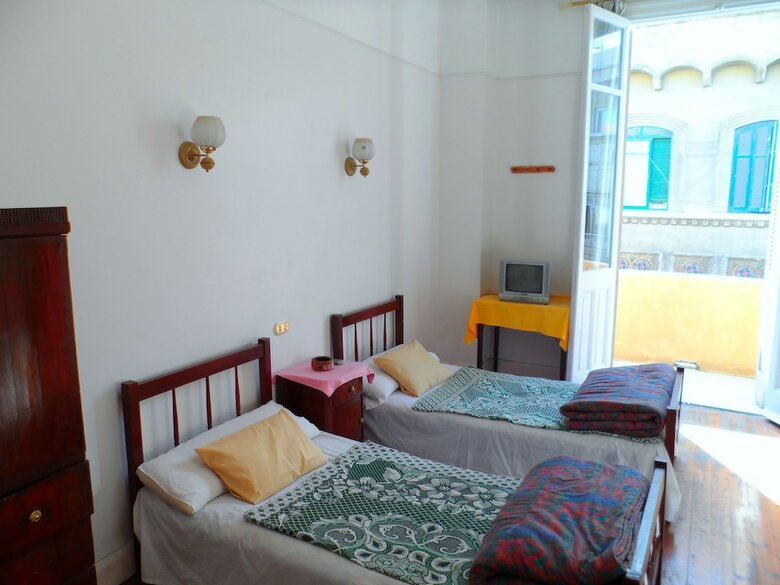 Hostal Triomphe Hostel