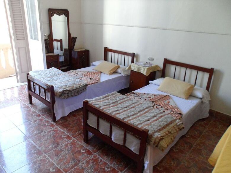 Hostal Triomphe Hostel