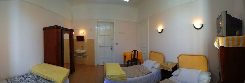 Hostal Triomphe Hostel