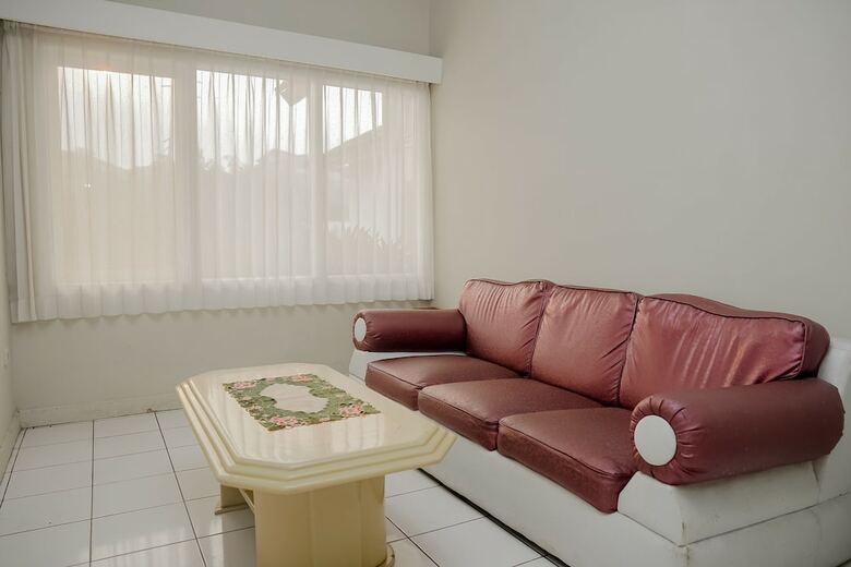 Hostal Oyo 1107 Rossan Villa