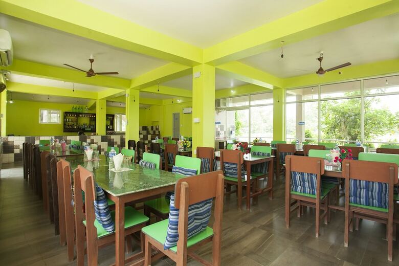 Oyo 473 Hotel Jungle Palace
