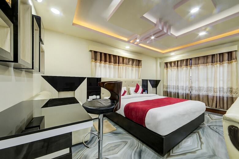 Oyo 475 Hotel Eastern Palace Pvt Ltd