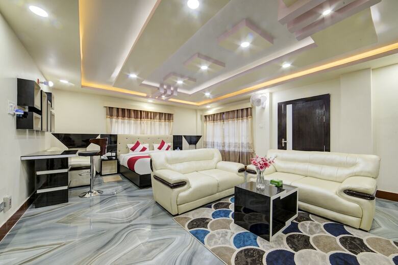 Oyo 475 Hotel Eastern Palace Pvt Ltd