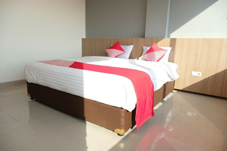 Oyo 1138 Purple Hotel