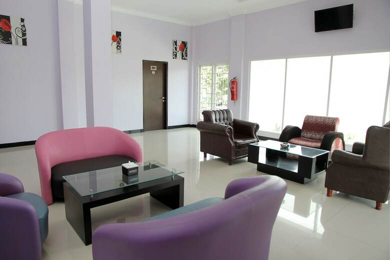 Oyo 1138 Purple Hotel