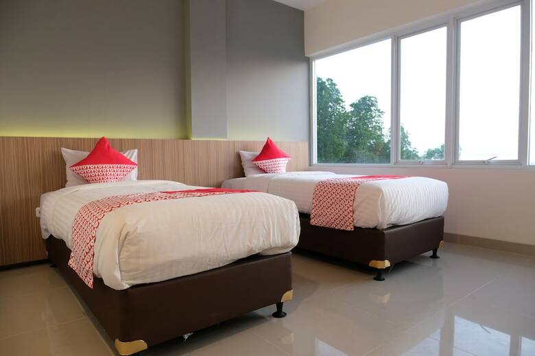 Oyo 1138 Purple Hotel