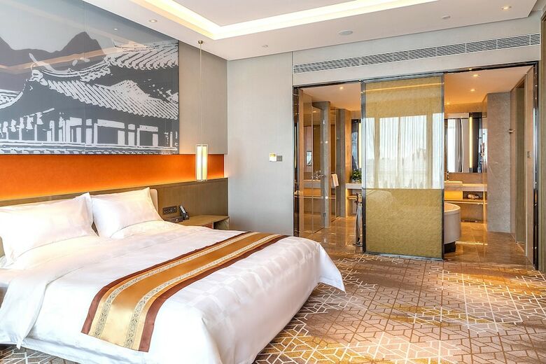 Xinyu Crown Hotel