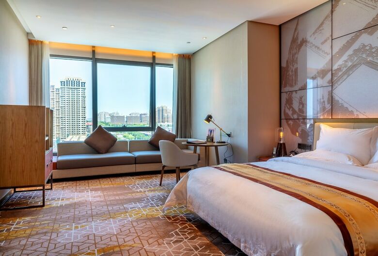 Xinyu Crown Hotel