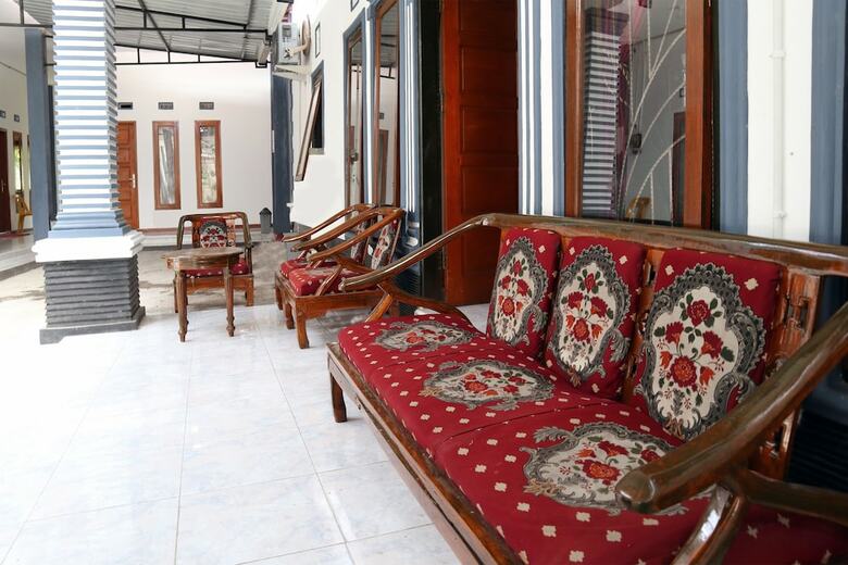 Hostal Oyo 956 Penginapan Eby