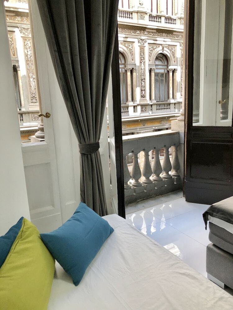 Lav Apartments