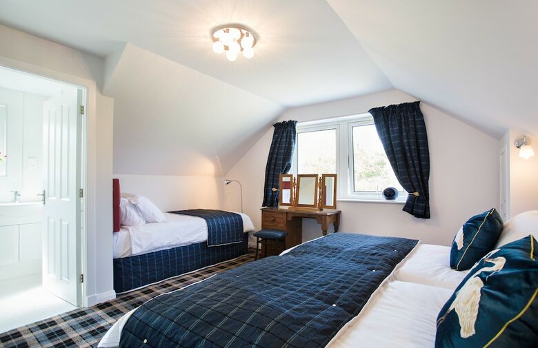 Juniper Hill, Highland