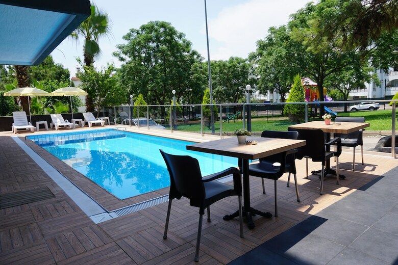 Ramona Hotel