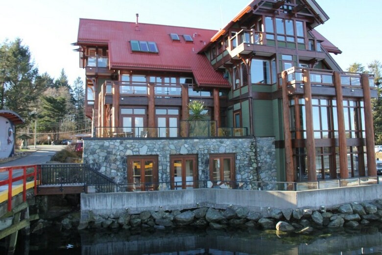 Wharf Watch At Whiskey Landing - Waterfront Studio