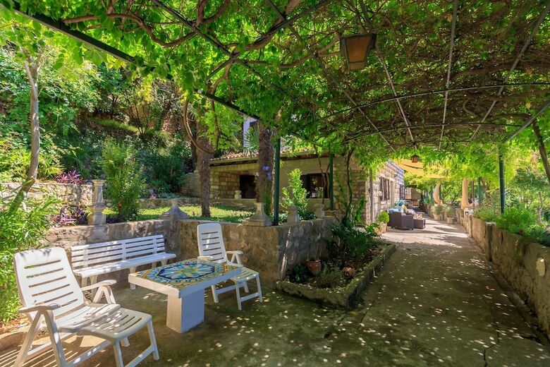 Hedera Estate, Villa Hedera XII
