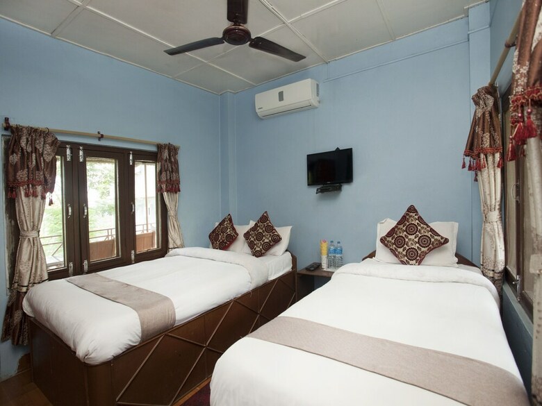 Spot On 486 Hotel Holy Lodge