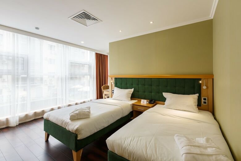 Hotel Shera Park