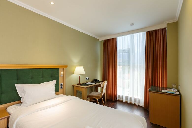 Hotel Shera Park