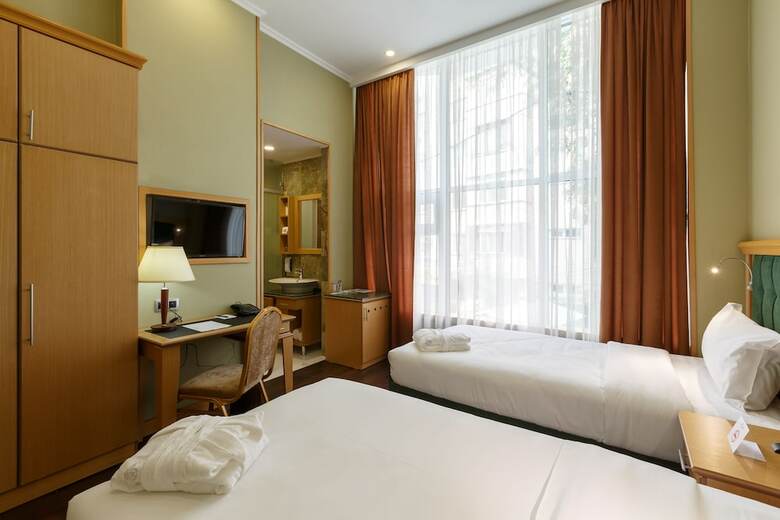 Hotel Shera Park