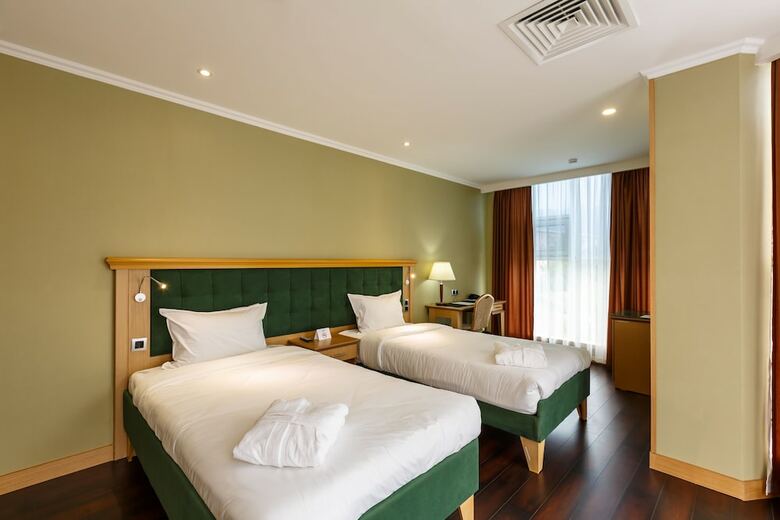 Hotel Shera Park