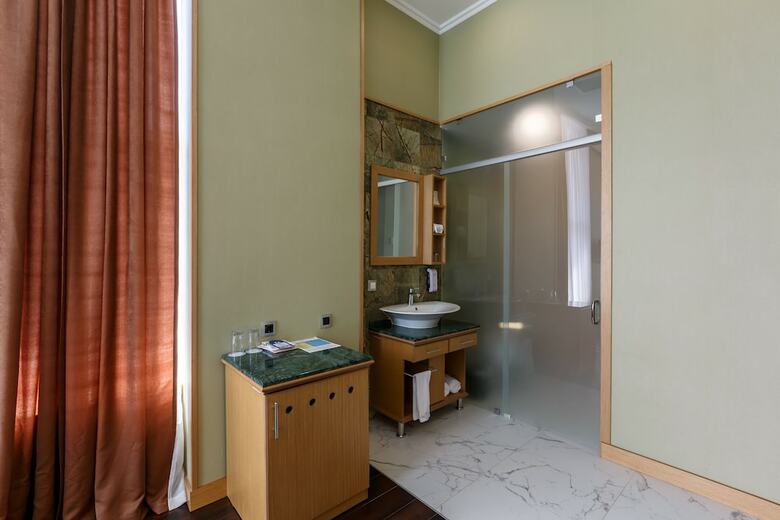 Hotel Shera Park