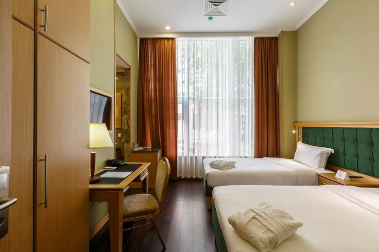 Hotel Shera Park