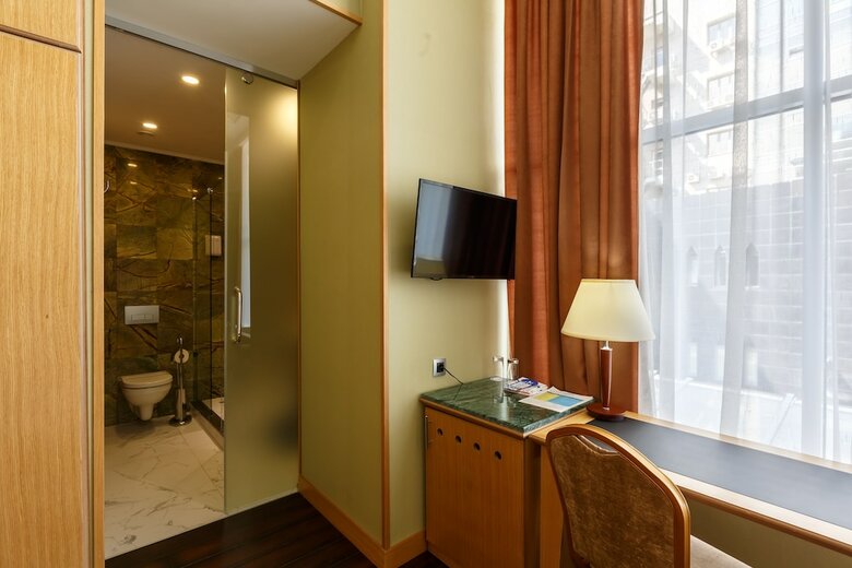Hotel Shera Park