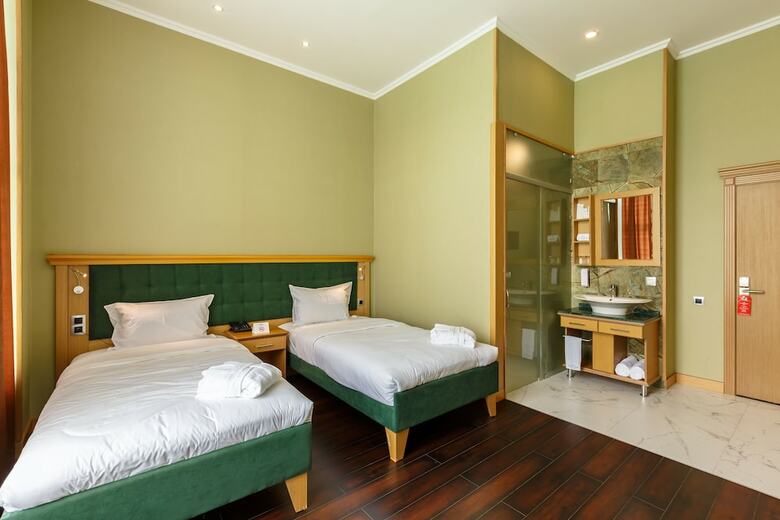 Hotel Shera Park
