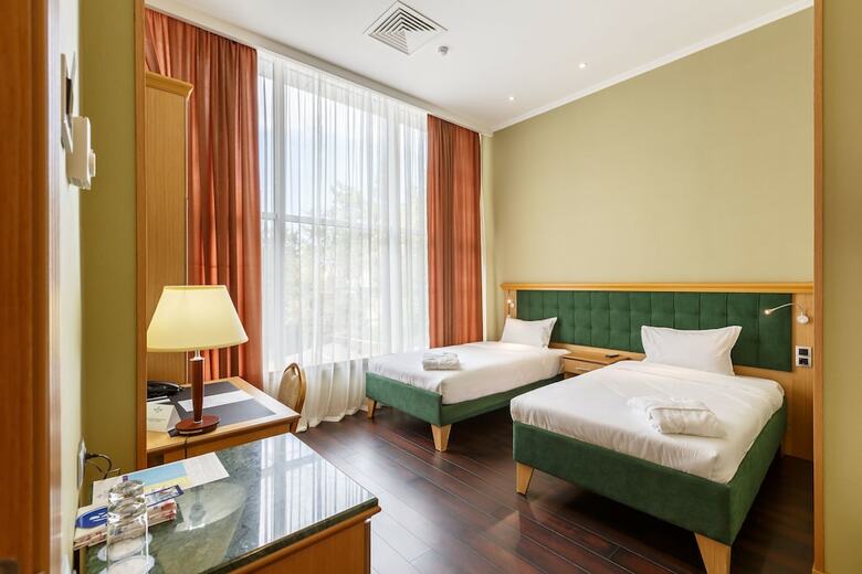 Hotel Shera Park