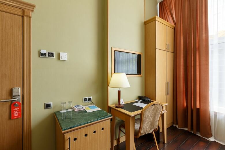 Hotel Shera Park