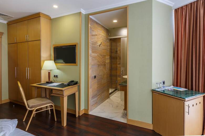 Hotel Shera Park