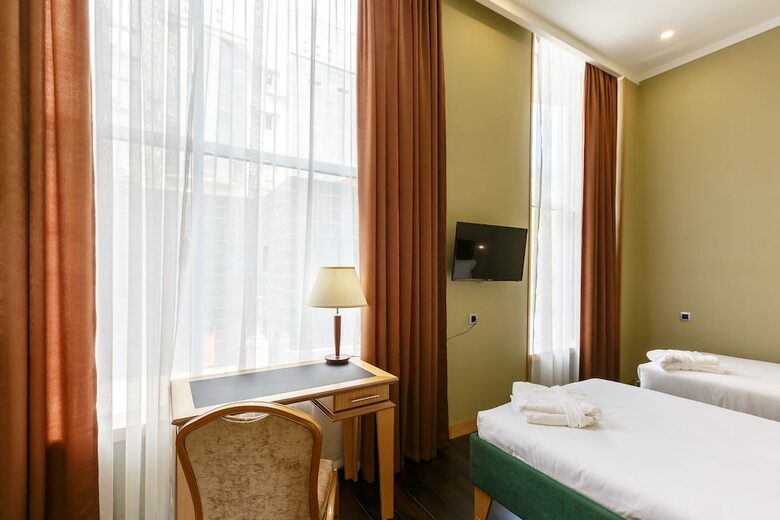 Hotel Shera Park