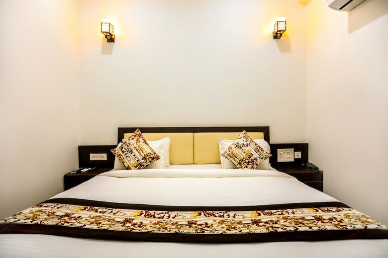 Hotel Four Apple