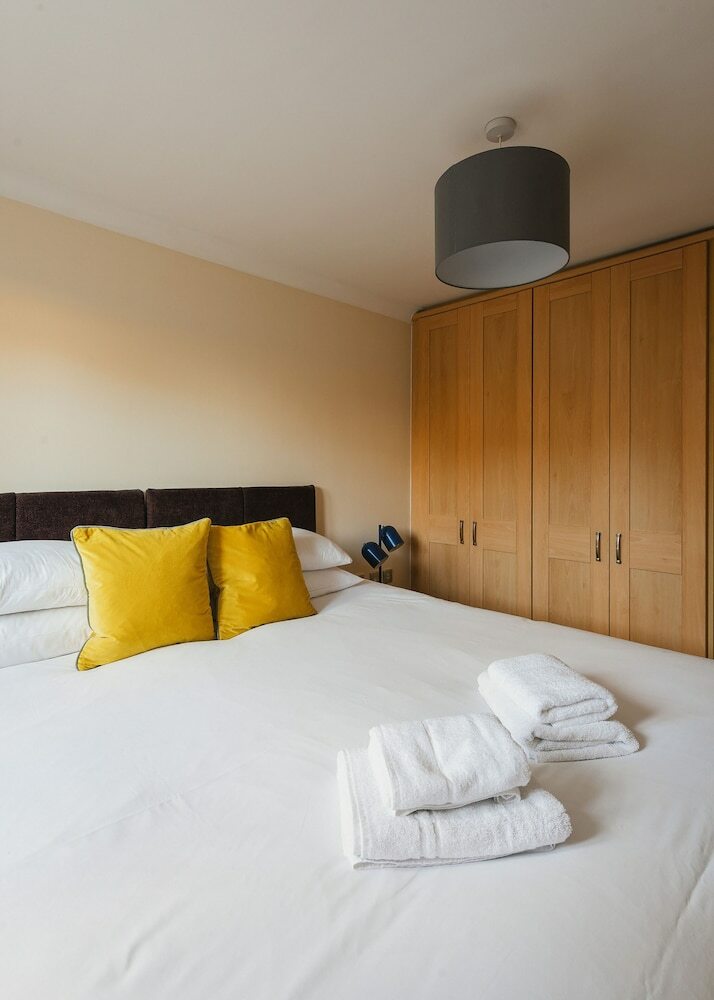 Business Park Apartments (Peymans)