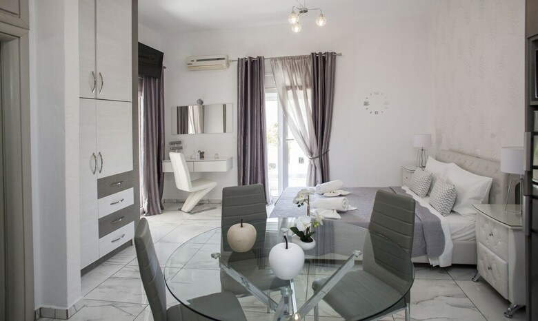Diogenis Luxury Apartment Sea View