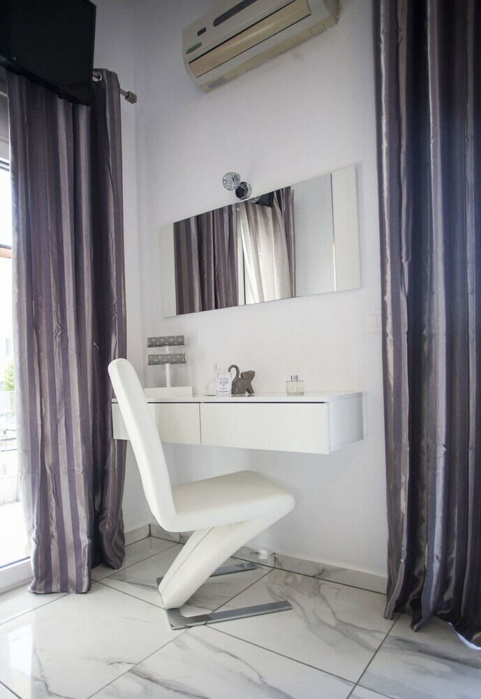 Diogenis Luxury Apartment Sea View